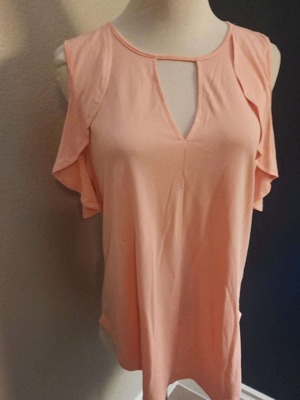 Jessica Simpson Peach Cold-Shoulder V-Keyhole Blouse